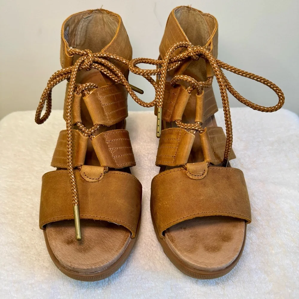 Women's Camel‎ Lace-Up Sorel Joanie II Wedge Sandals size 9.5 Leather